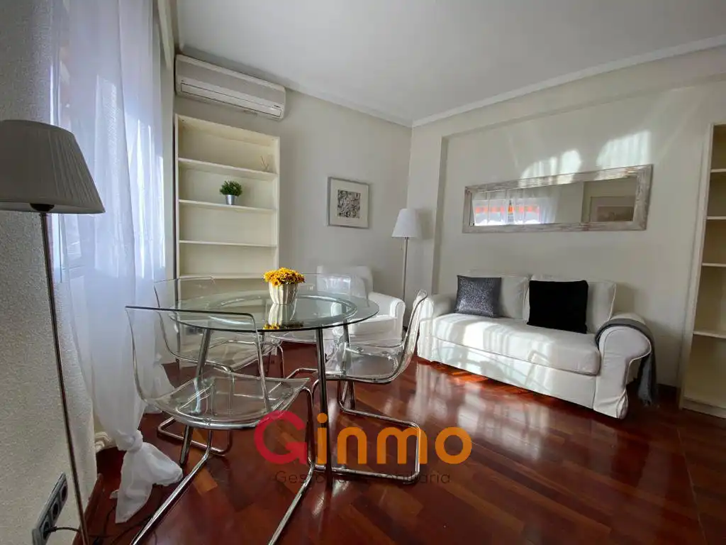 Flat for rent in Calle de San Julio, 3, El Viso