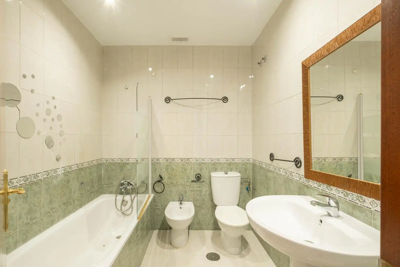 Baño de Dúplex en venta en Sevilla con Aire acondicionado y Piscina comunitaria