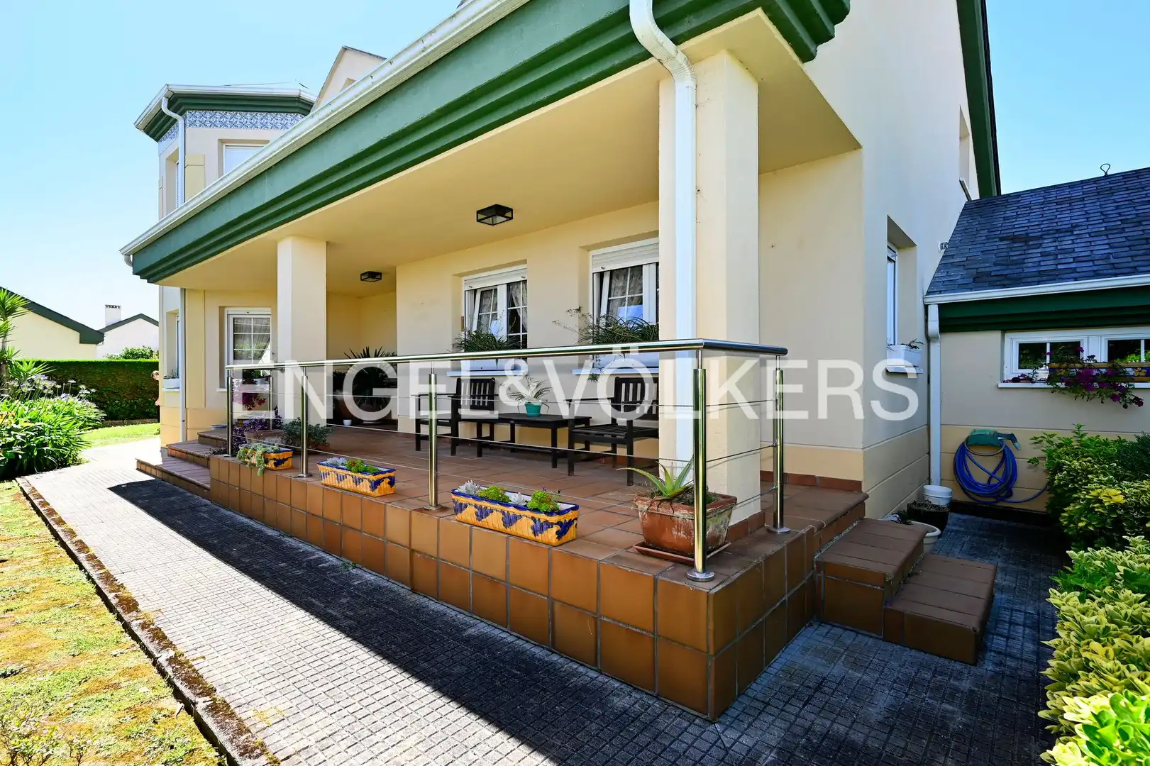 Terraza de Casa o chalet en venta en Santa Cruz de Bezana con Aire acondicionado, Calefacción y Jardín privado