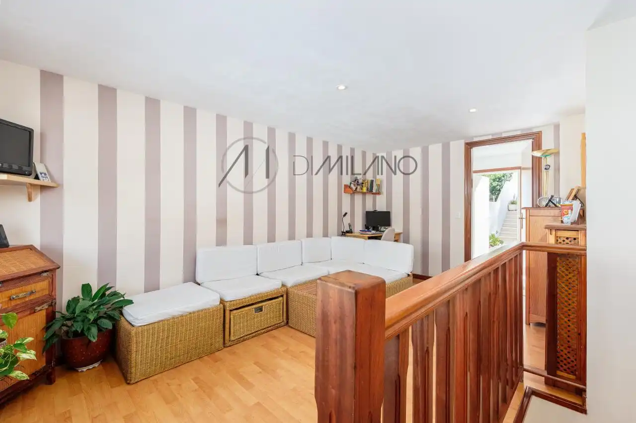 Sala de estar de Casa adosada en venta en Vigo  con Calefacción, Jardín privado y Parquet