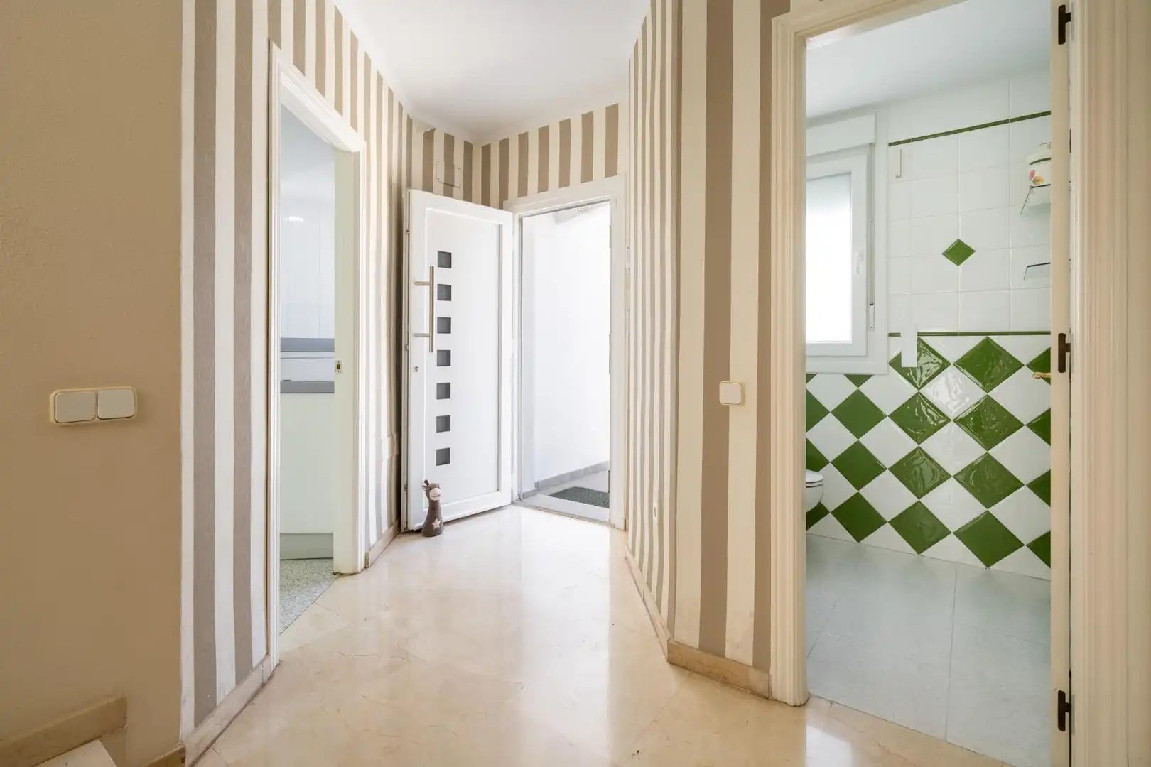 Casa adosada en venta en Almería con Aire acondicionado, Terraza y Trastero