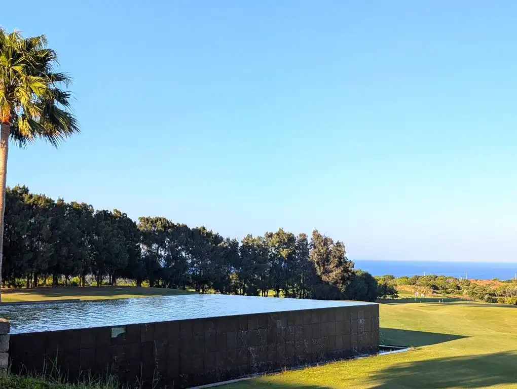 Swimming pool of Attic for rent in La Alcaidesa  with Air Conditioner, Heating and Terrace