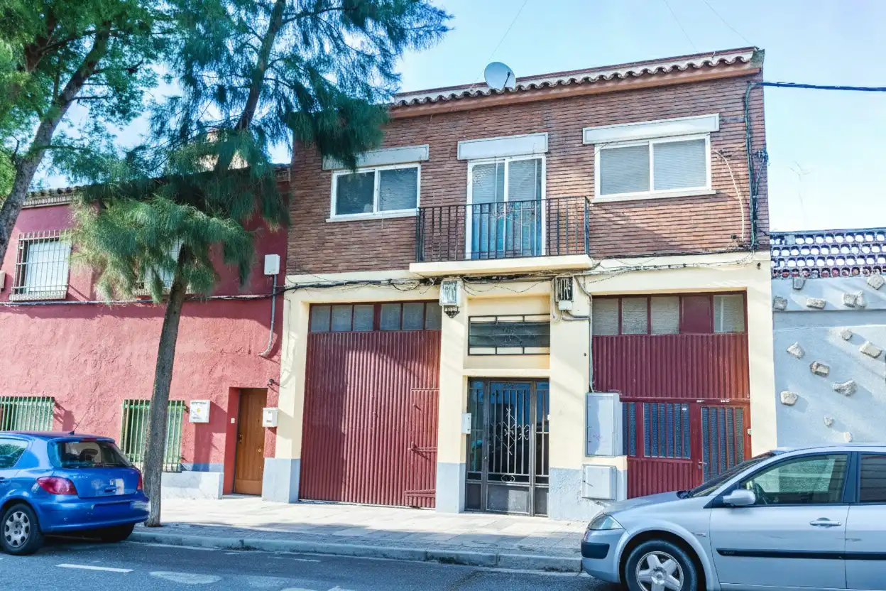 Vista exterior de Casa o xalet en venda en Zaragoza amb Calefacció