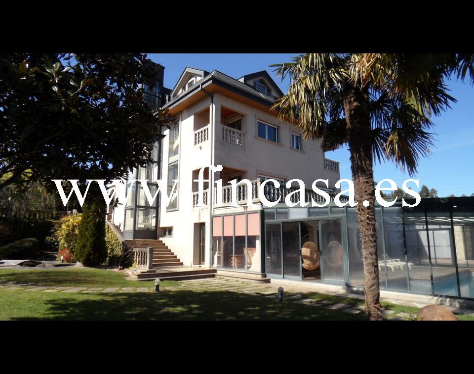 Vista exterior de Casa o xalet en venda en Mos amb Calefacció, Jardí privat i Parquet