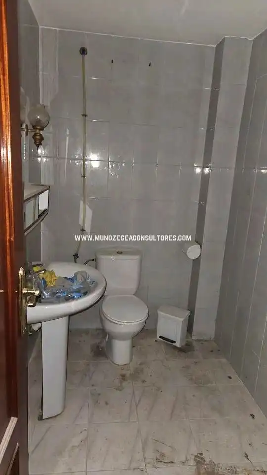 Baño de Local de alquiler en Lucena