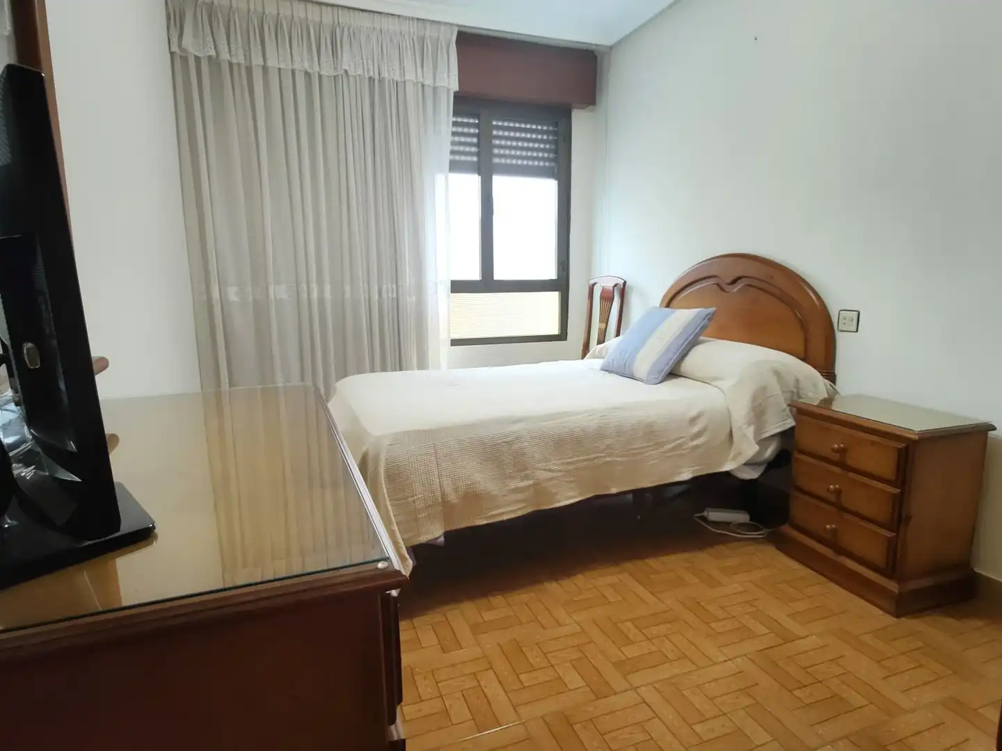 Schlafzimmer von Wohnung zur Miete in Gijón  mit Heizung