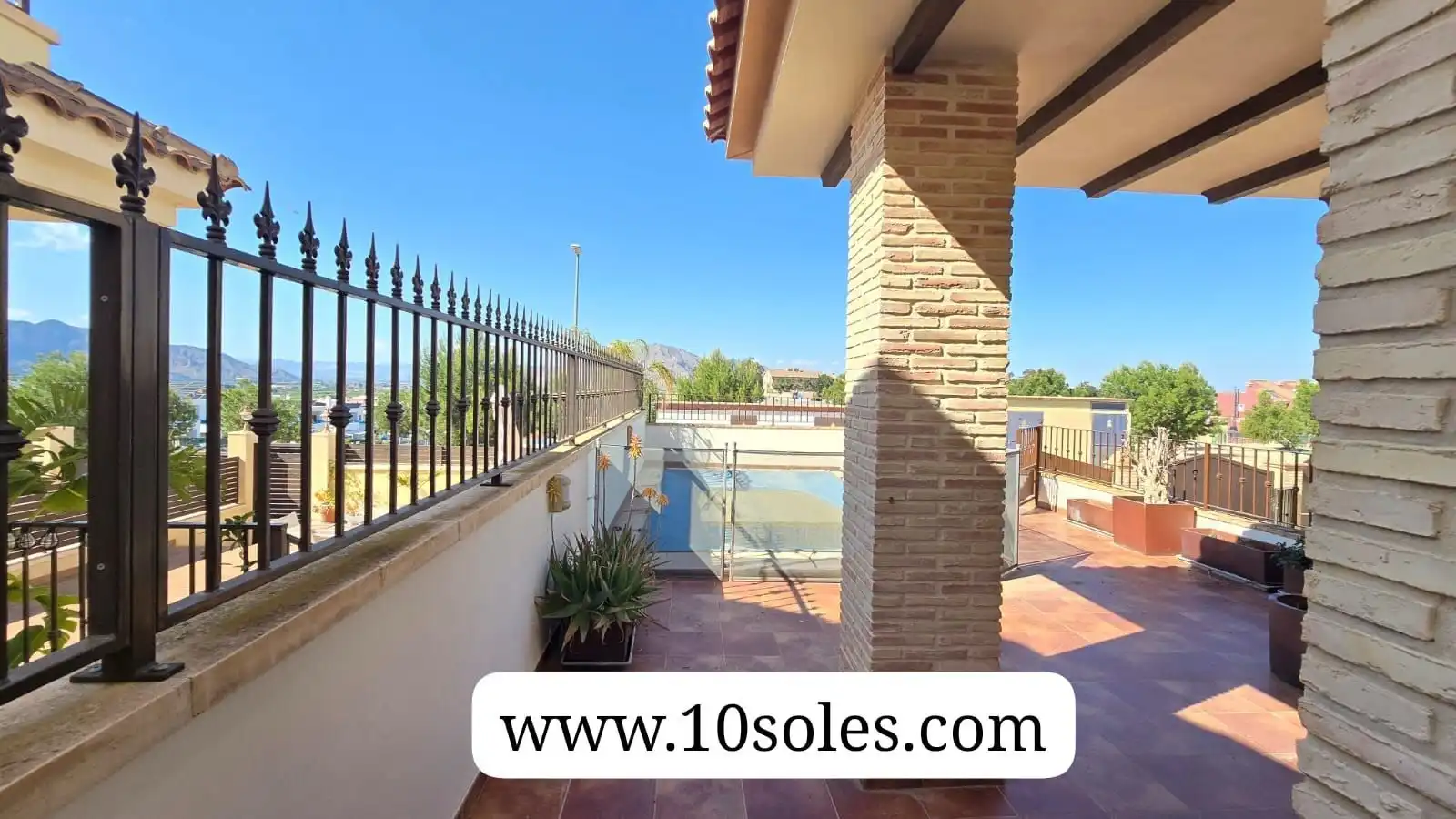 Vista exterior de Casa adosada en venta en Bigastro con Terraza, Trastero y Piscina