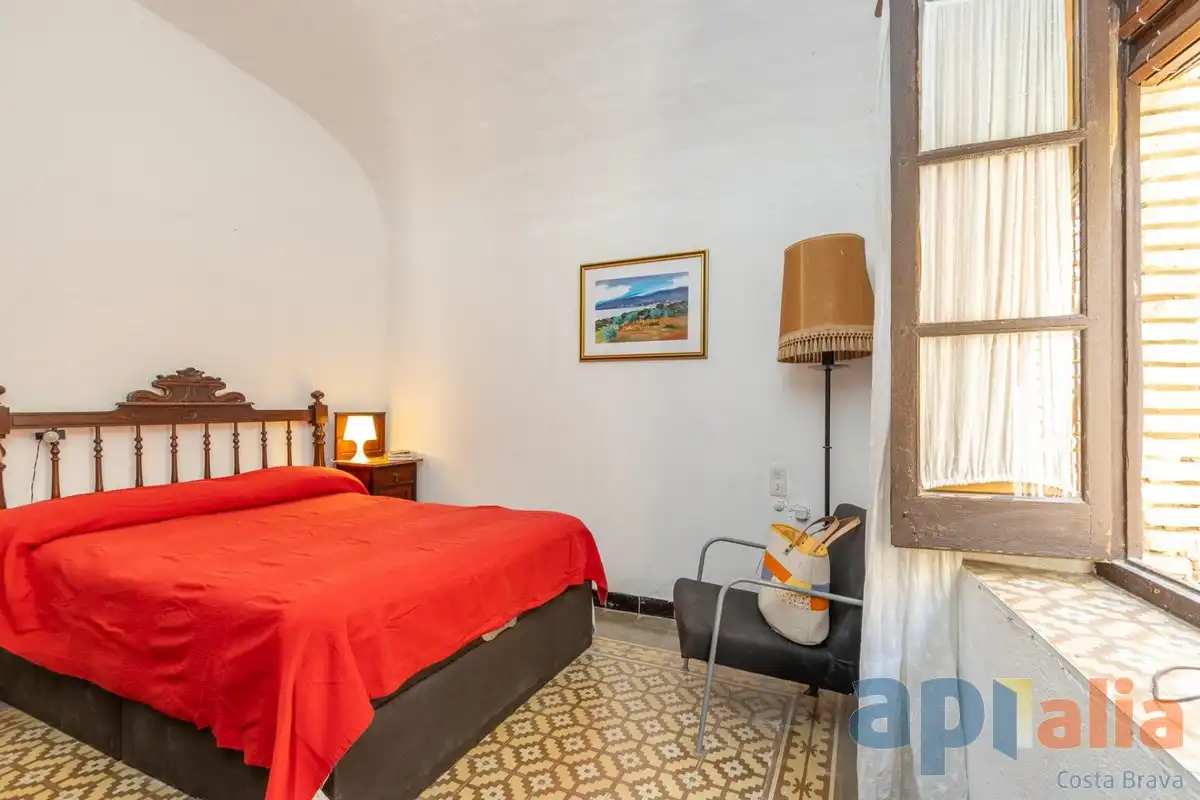 Dormitori de Casa adosada en venda en Begur amb Jardí privat i Moblat