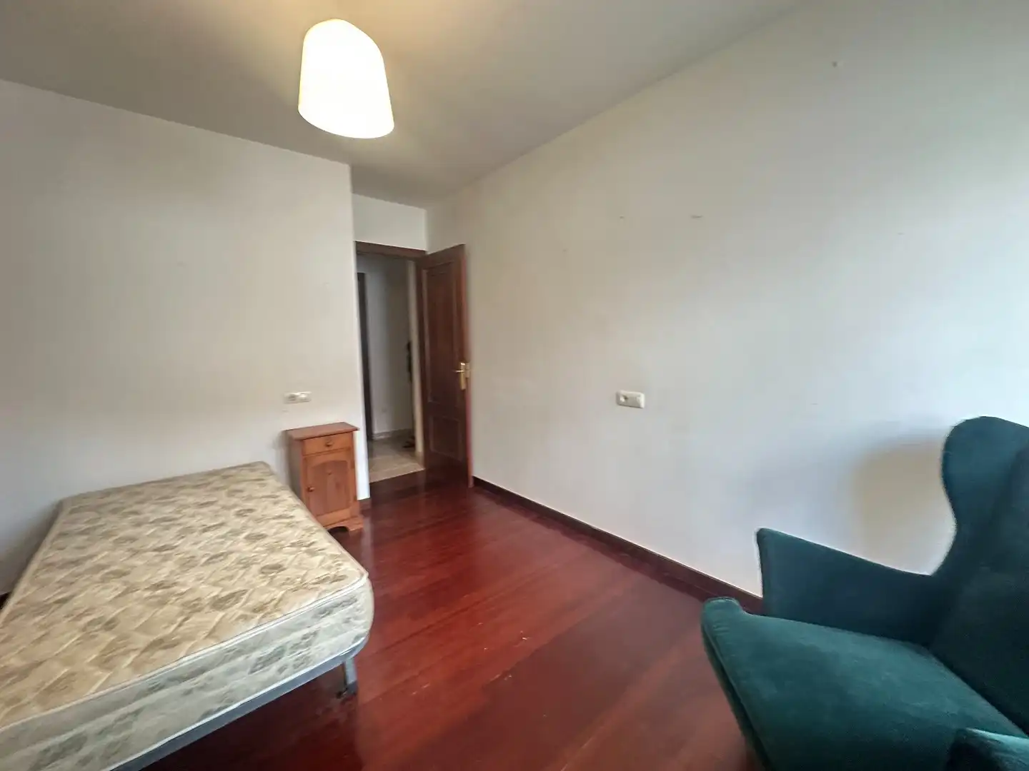 Habitación de Piso de alquiler en Santiago de Compostela  con Calefacción, Amueblado y Lavadora