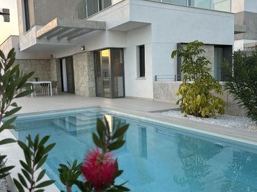 Villa mit Pool zum Verkauf in Golf Bahía