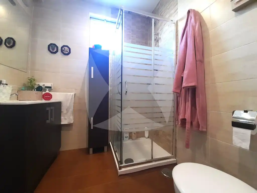 Bany de Casa o xalet en venda en Badajoz amb Aire condicionat, Jardí privat i Traster