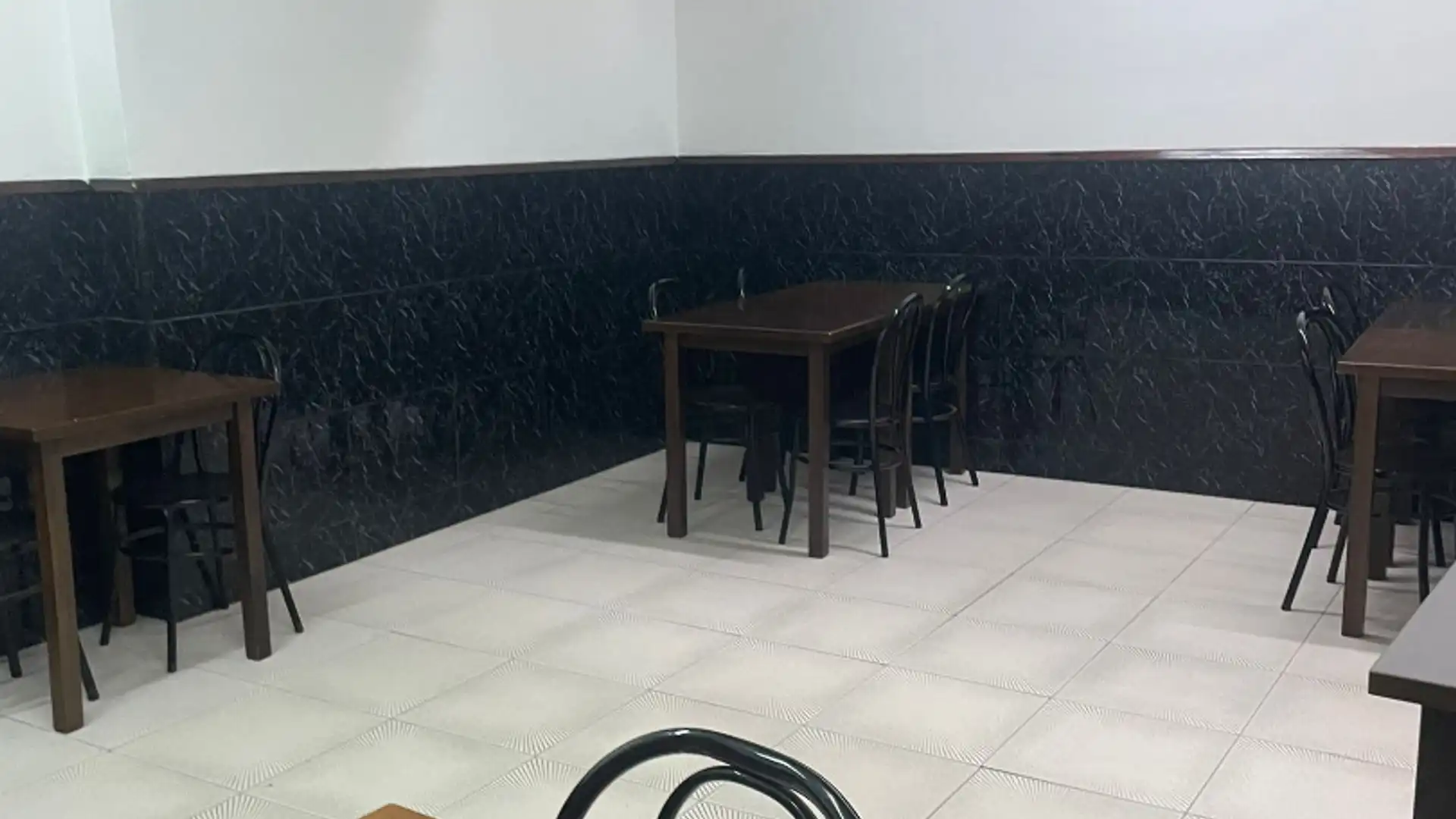 Local en traspaso en Santa Coloma de Gramenet con Aire acondicionado, Amueblado y Alarma