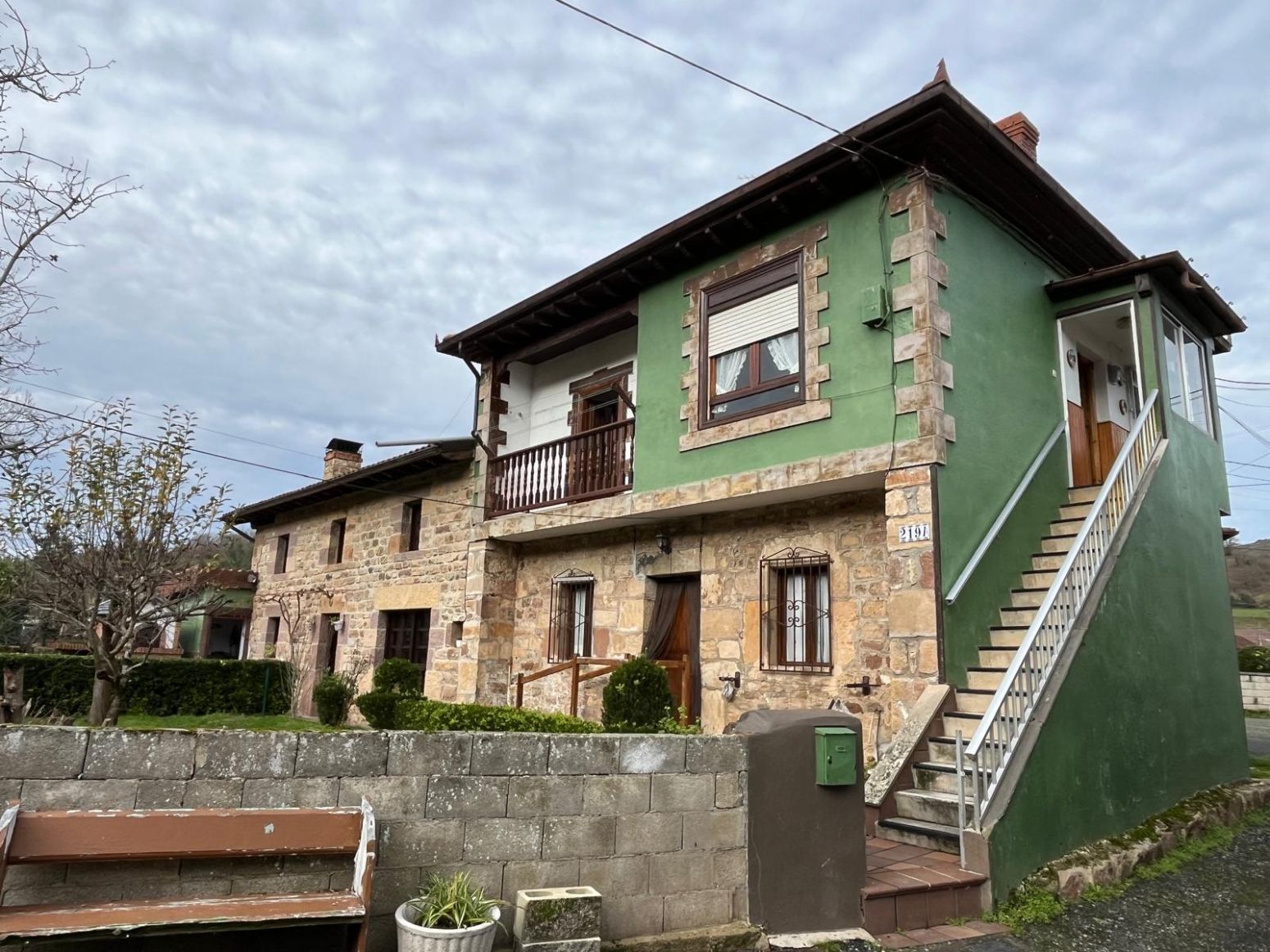Vista exterior de Casa o xalet en venda en Cieza (Cantabria) amb Jardí privat, Parquet i Balcó