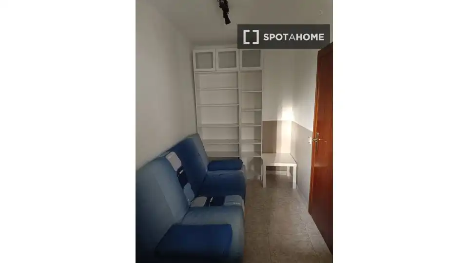 Dormitori de Pis per a compartir en L'Hospitalet de Llobregat amb Aire condicionat, Calefacció i Terrassa