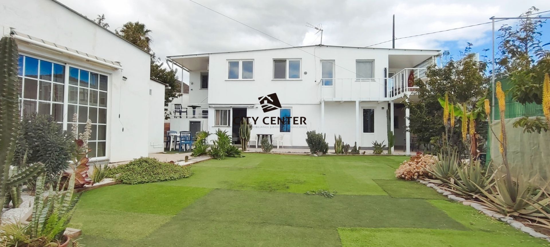 Vista exterior de Casa adosada en venta en Arona con Jardín privado, Terraza y Amueblado