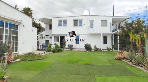 SE VENDE CHALET INDEPENDIENTE EN BUZANADA
