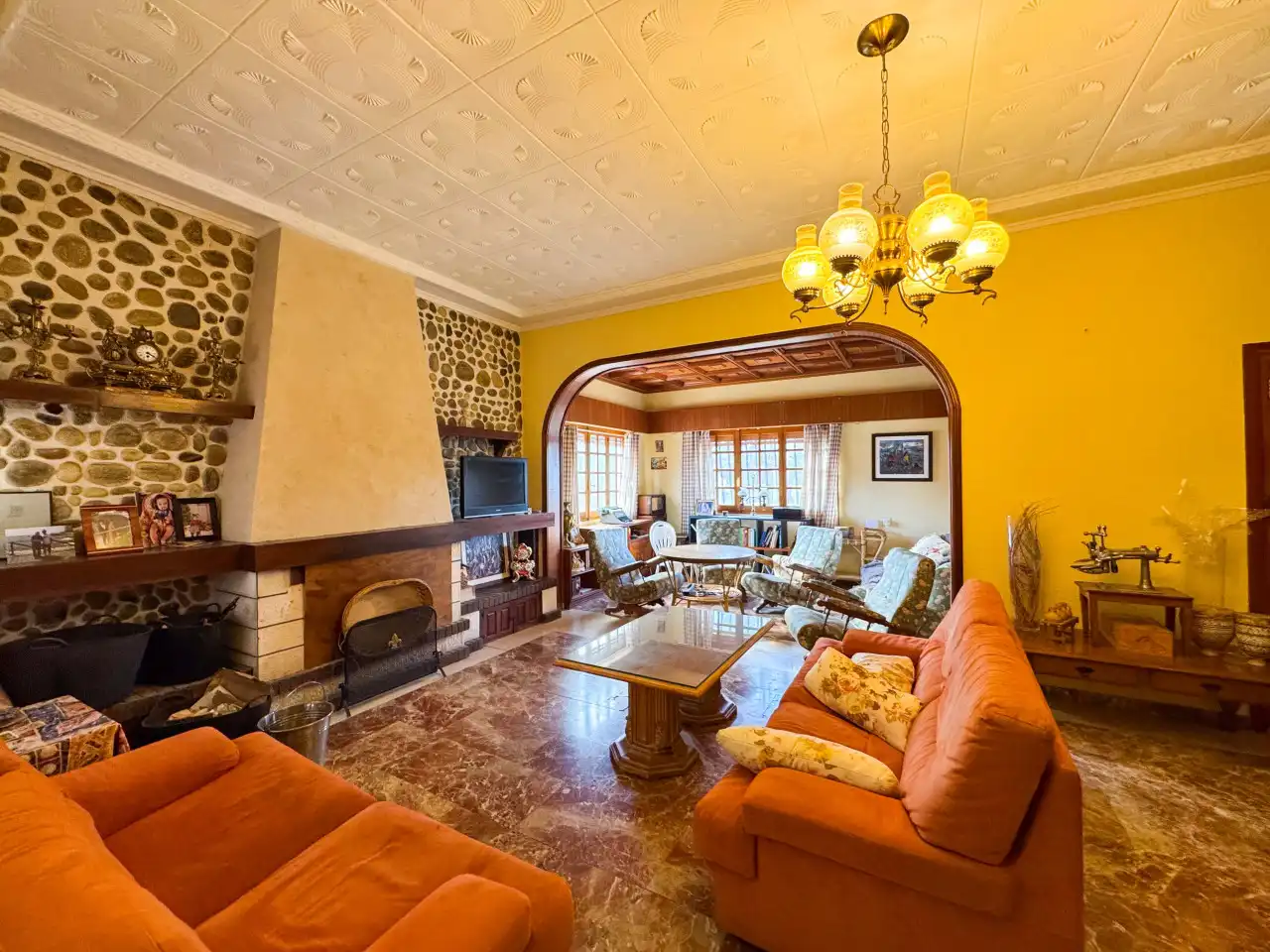 Sala d'estar de Finca rústica en venda en Petrer amb Aire condicionat, Calefacció i Jardí privat