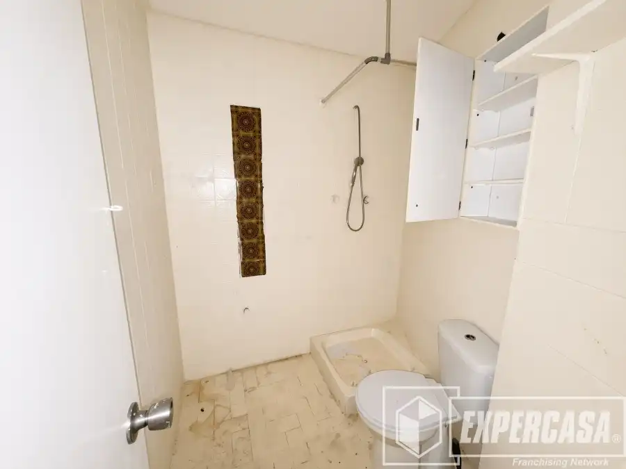 Bathroom of Garage for rent in Valencia
