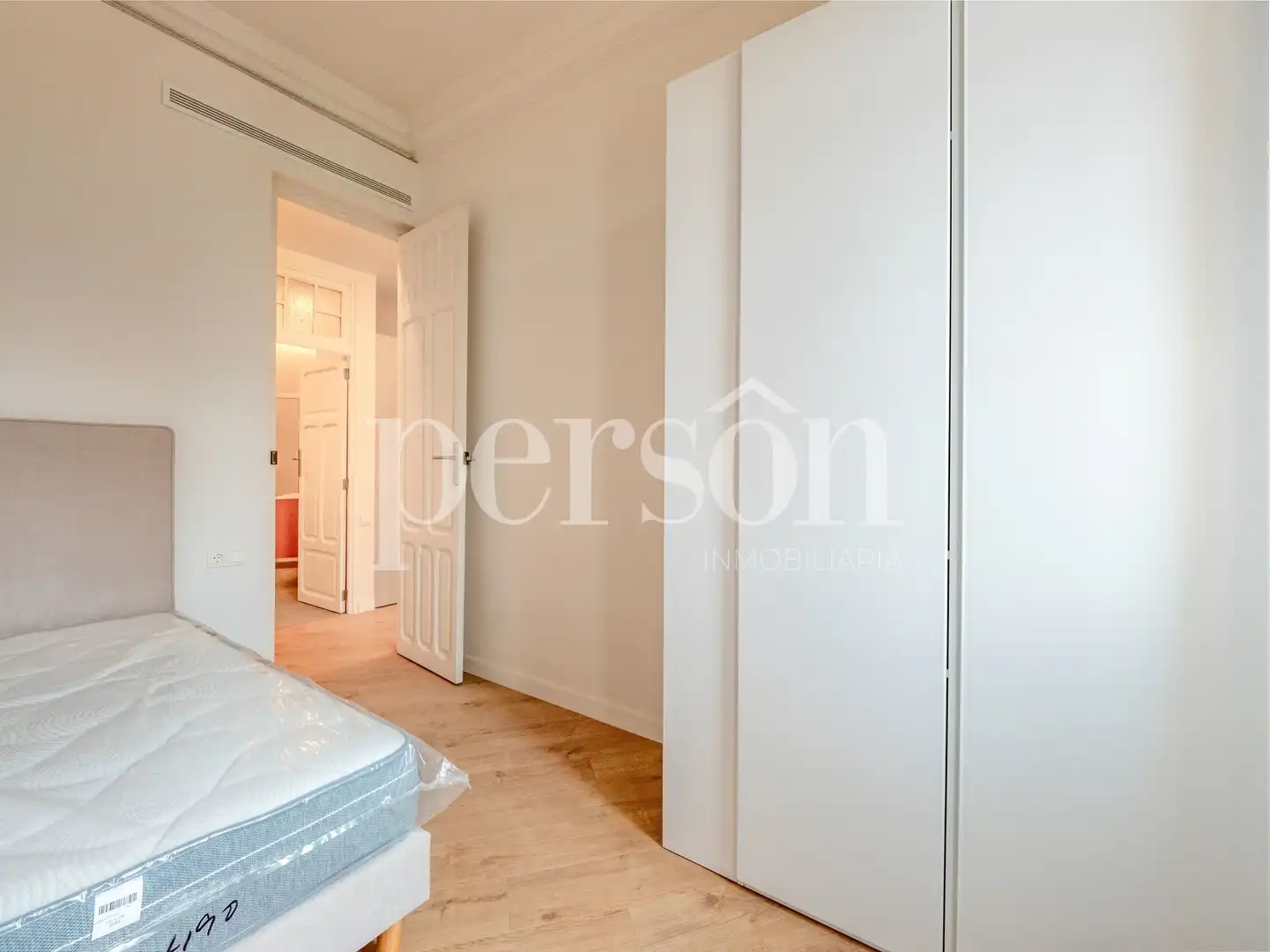 Bedroom of Flat for rent in Valencia  with Air Conditioner, Furnished and Balcony