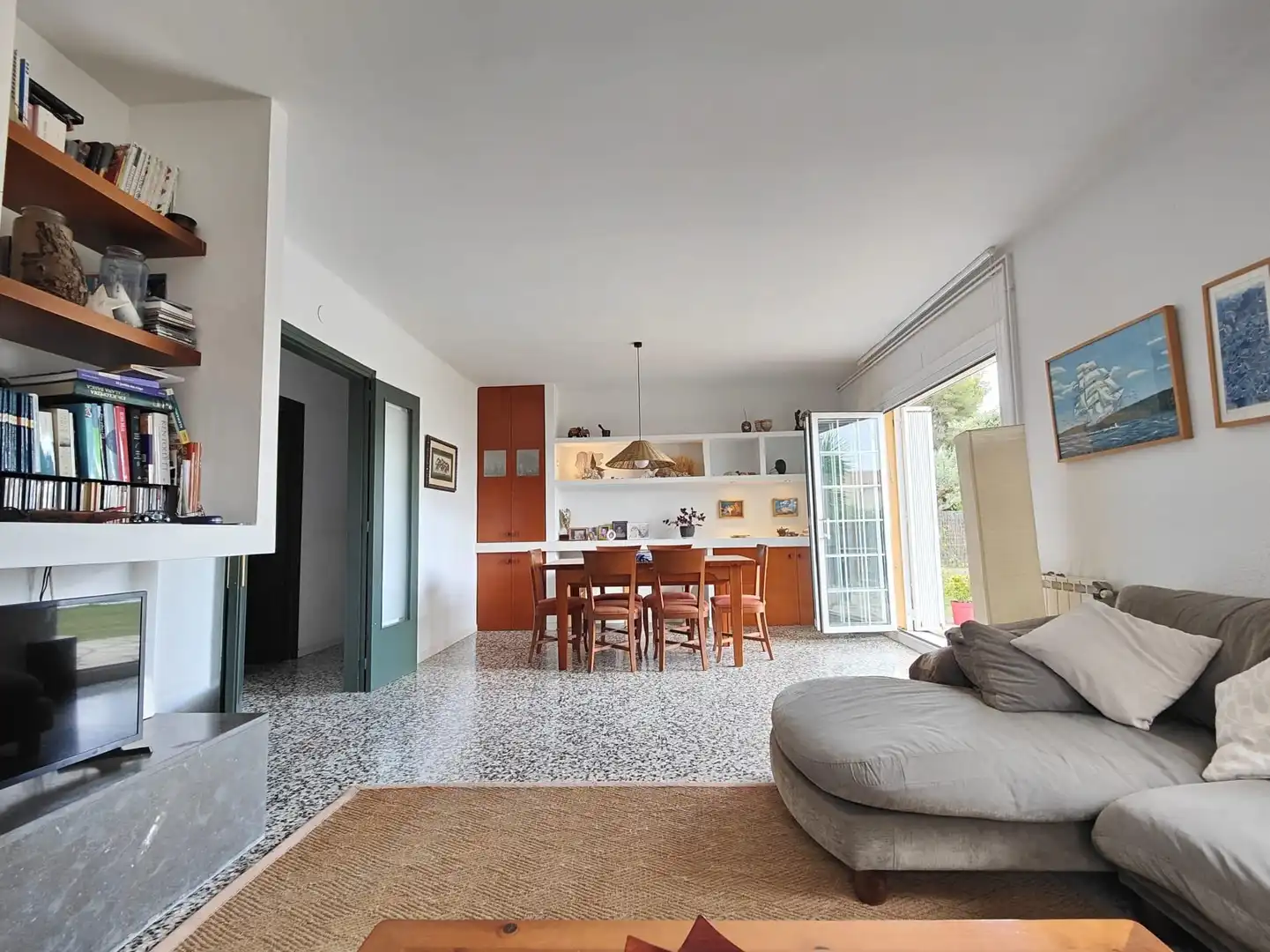 Sala d'estar de Casa o xalet en venda en Cunit amb Calefacció, Jardí privat i Piscina