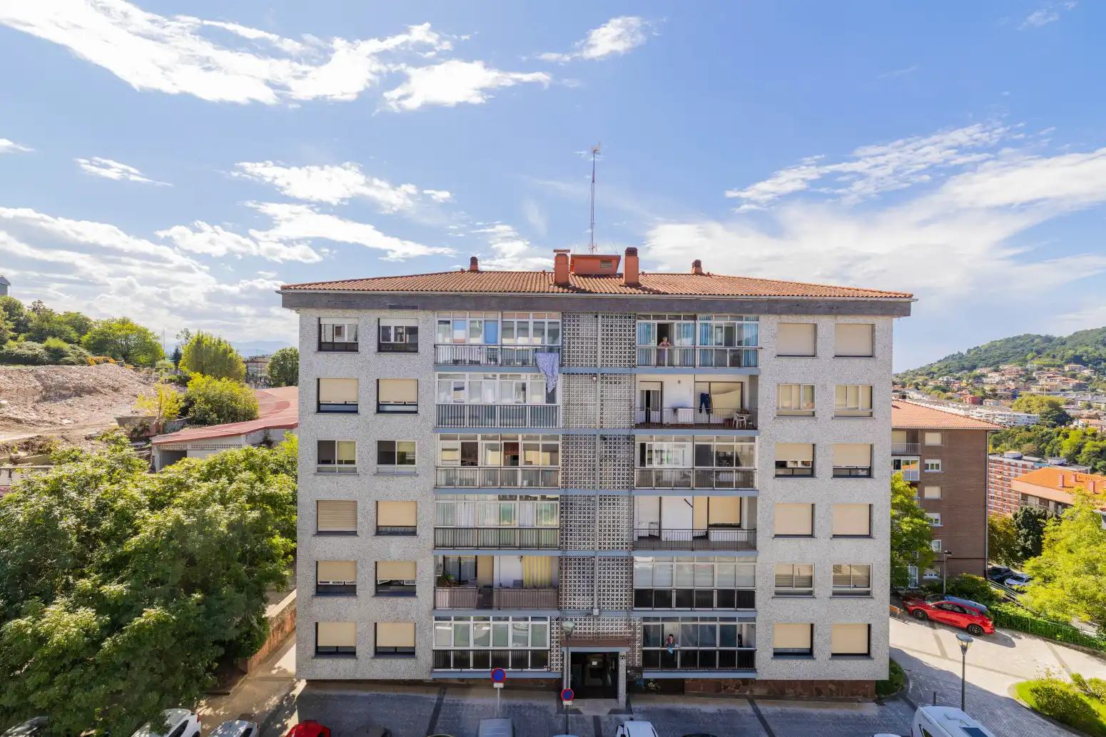 Vista exterior de Pis en venda en Donostia - San Sebastián  amb Calefacció, Terrassa i Traster