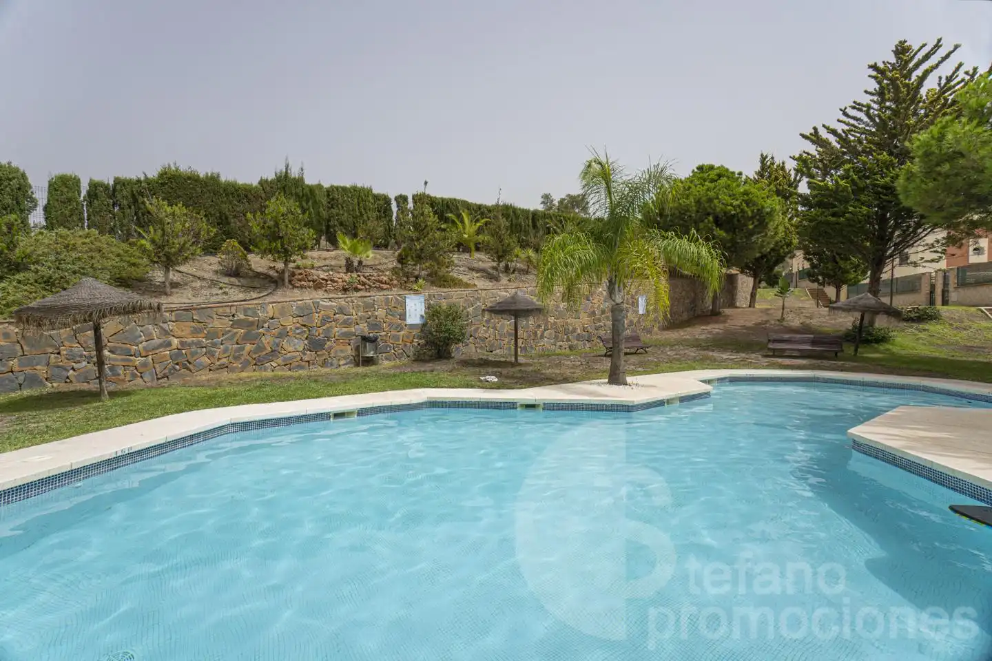 Piscina de Casa adosada en venta en Málaga con Aire acondicionado, Calefacción y Jardín privado