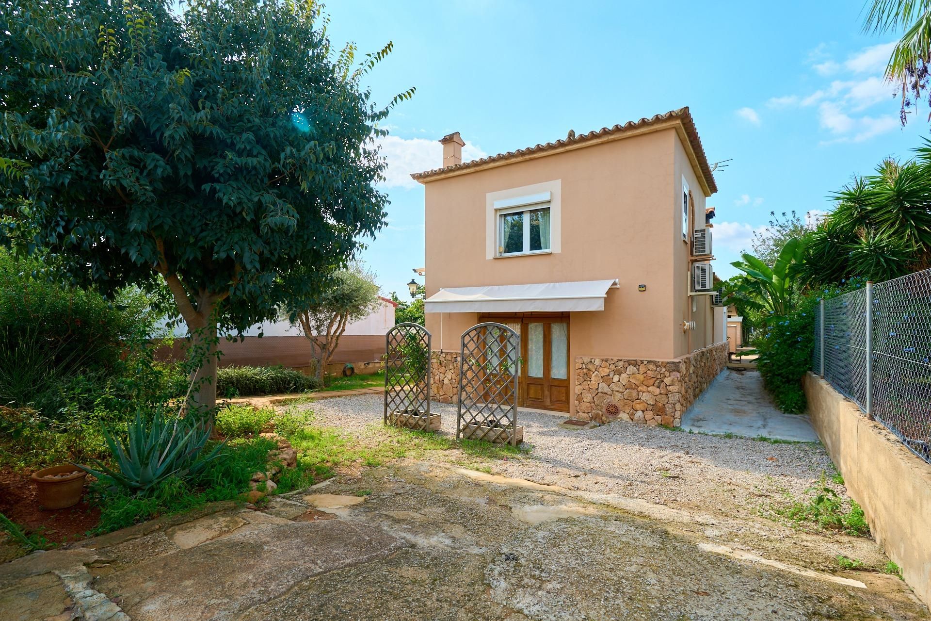 Vista exterior de Casa o xalet en venda en Marratxí amb Jardí privat