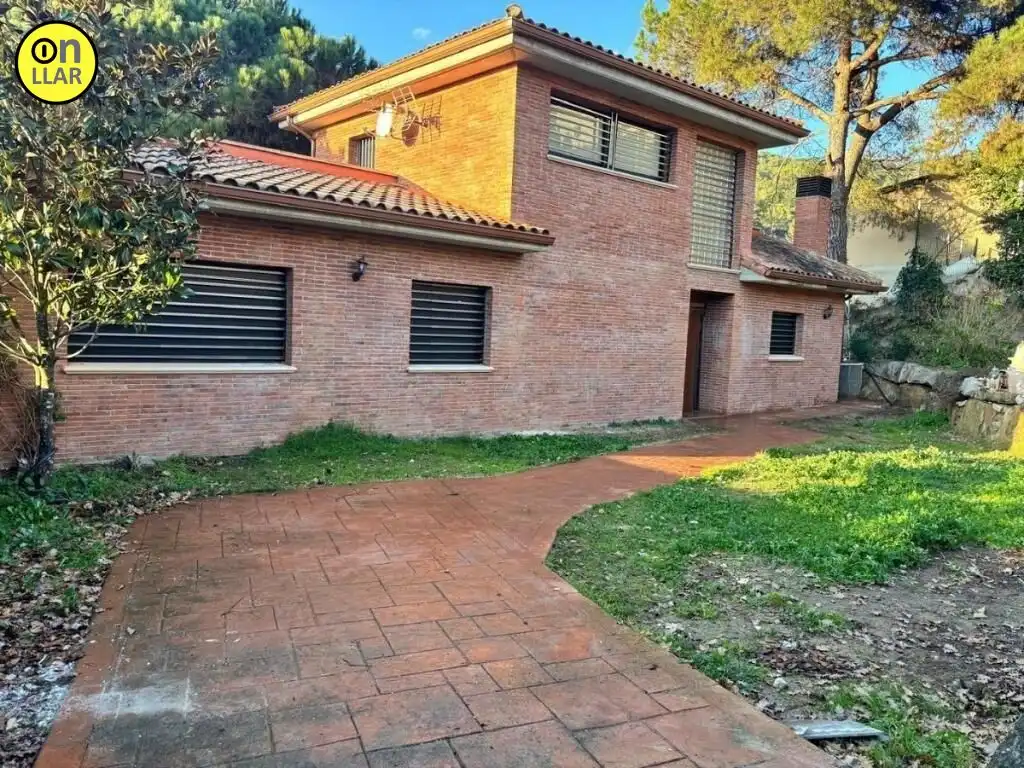 Exterior view of Houses for sale in Vilanova del Vallès  with Private garden