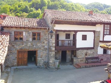 Casa rústica amb jardí en venda a POLA DEL PINO 50