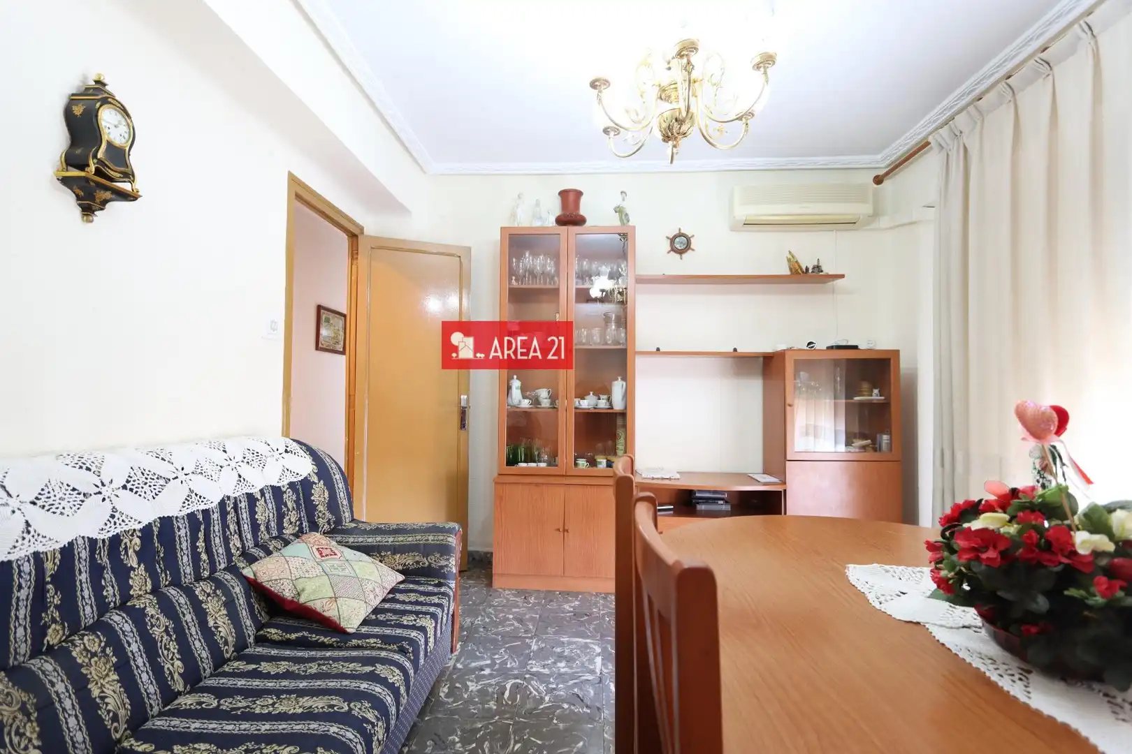 Sala de estar de Piso en venta en La Pobla de Vallbona con Balcón