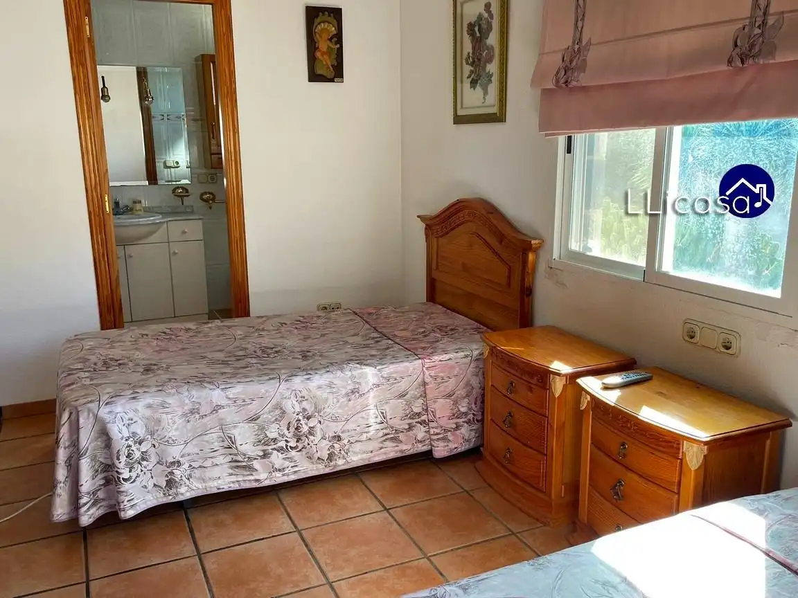 Habitación de Casa o chalet en venta en La Pobla de Vallbona con Calefacción, Jardín privado y Terraza