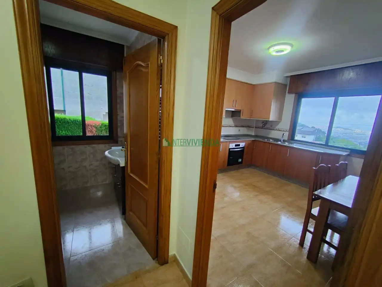 Vista exterior de Casa o xalet de lloguer en Redondela amb Calefacció, Jardí privat i Moblat