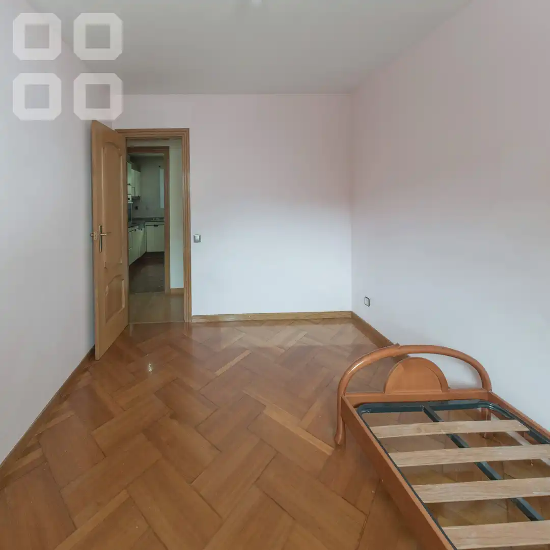 Habitación de Piso en venta en L'Hospitalet de Llobregat con Parquet, Terraza y Balcón