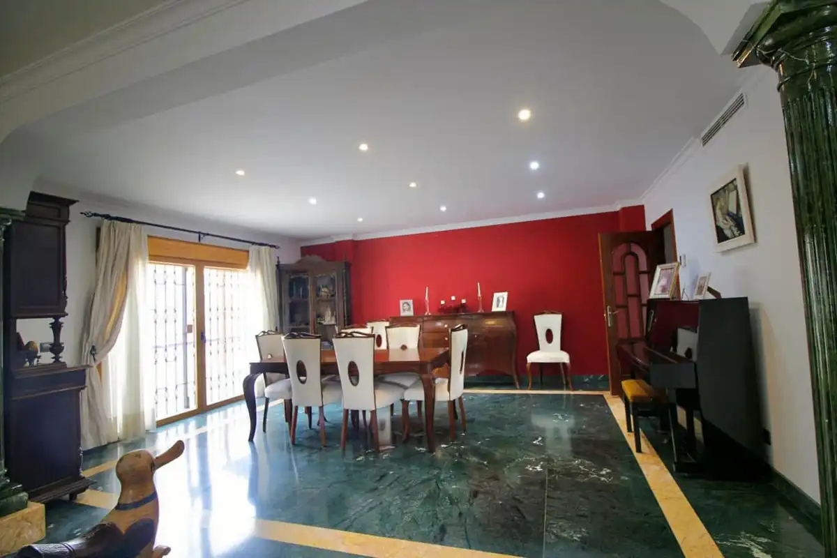 Chalet con piscina en venta en Avenida Manuel Mena Palma 50, imagen 4