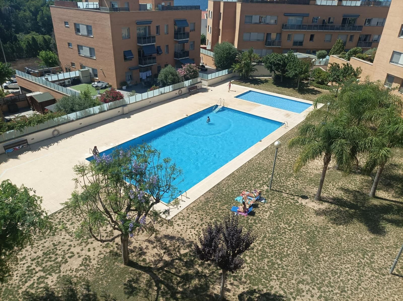 Piscina de Piso de alquiler en Montgat con Aire acondicionado, Calefacción y Terraza
