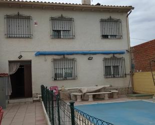 Vista exterior de Casa o xalet en venda en Chozas de Canales amb Terrassa i Piscina