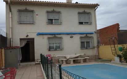 Exterior view of House or chalet for sale in Chozas de Canales  with Terrace and Swimming Pool