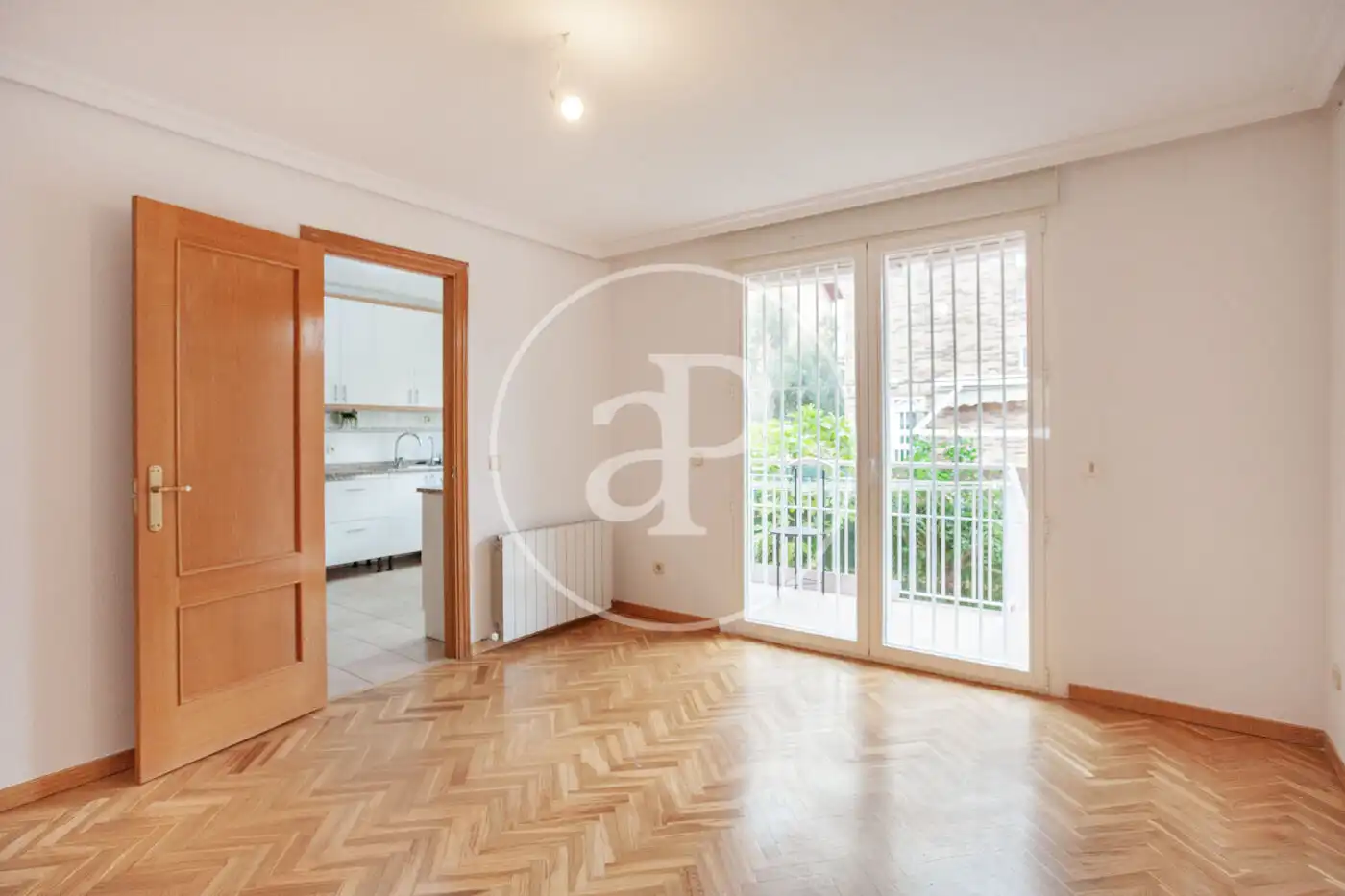 Vista exterior de Casa o chalet de alquiler en Madrid con Aire acondicionado, Calefacción y Jardín privado