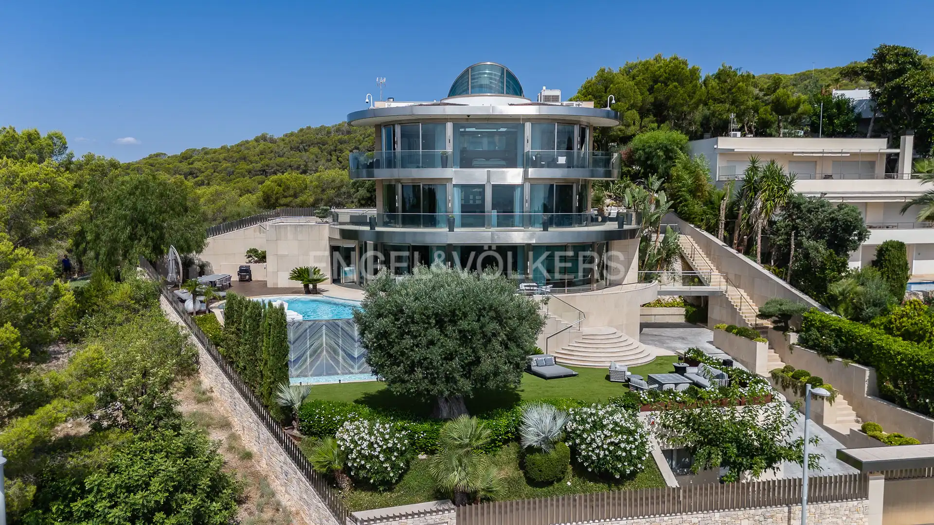 Vista exterior de Casa o xalet en venda en Sitges amb Aire condicionat, Calefacció i Jardí privat