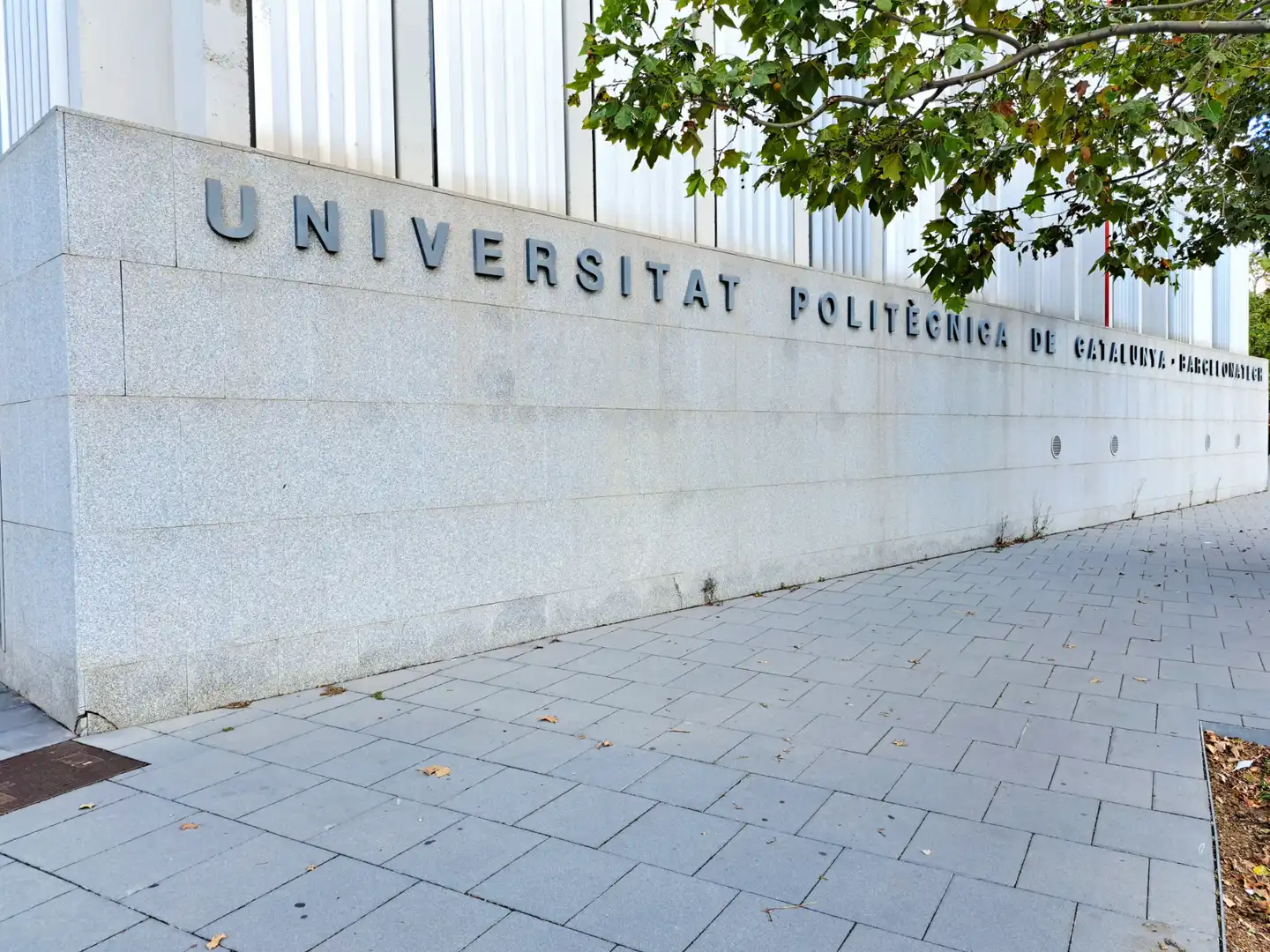 Vista exterior de Pis en venda en Barcelona amb Aire condicionat, Calefacció i Jardí privat