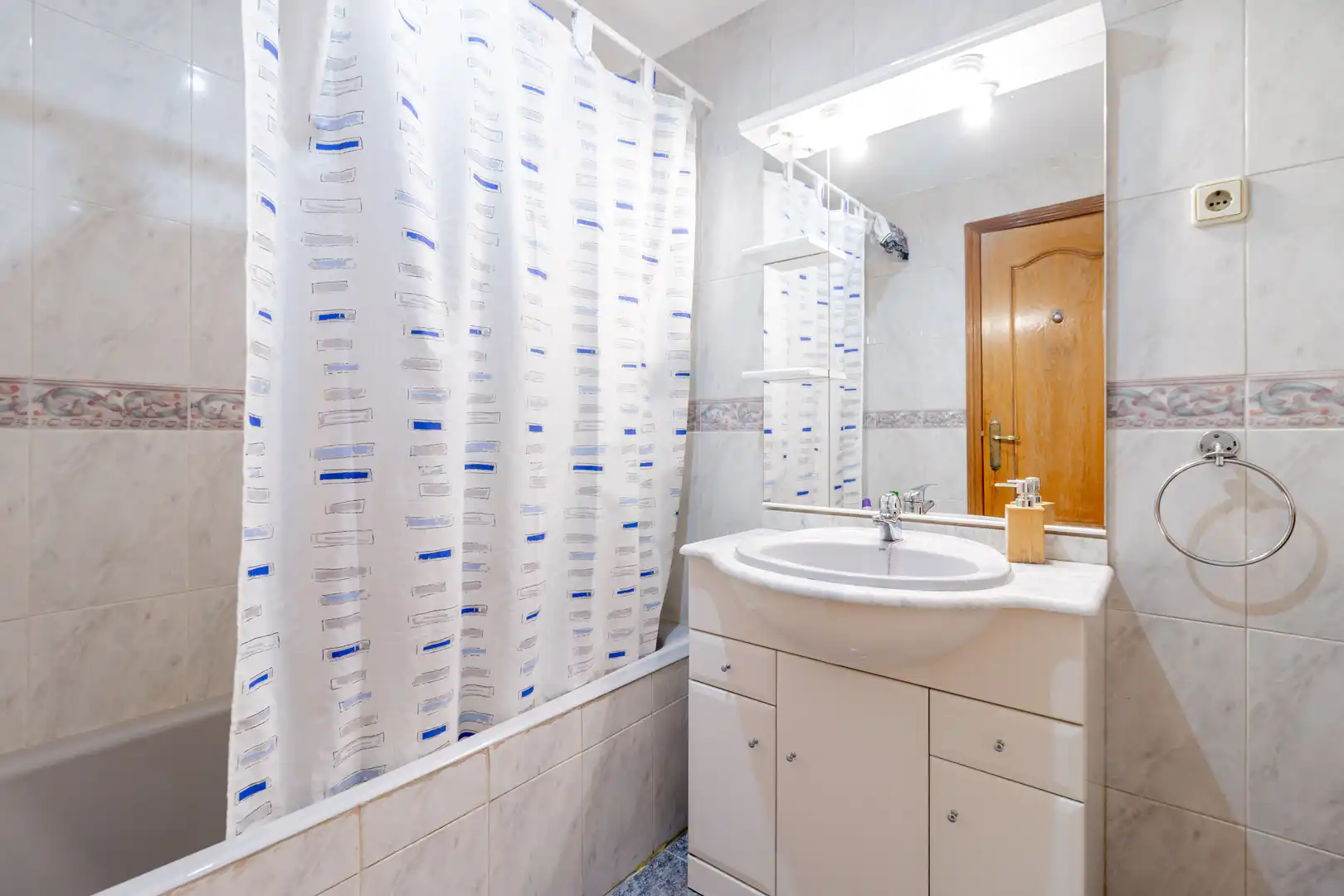Badezimmer von Wohnung zum Verkauf in Madrid mit Heizung und Terrasse
