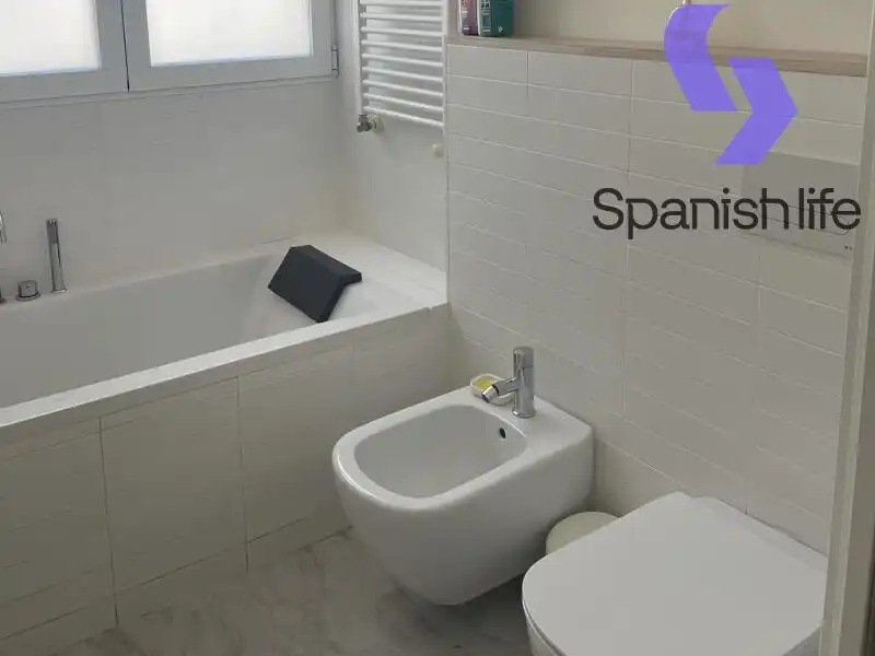 Bathroom of Apartments for sale in Valencia  with Air Conditioner, Heating and Furnished