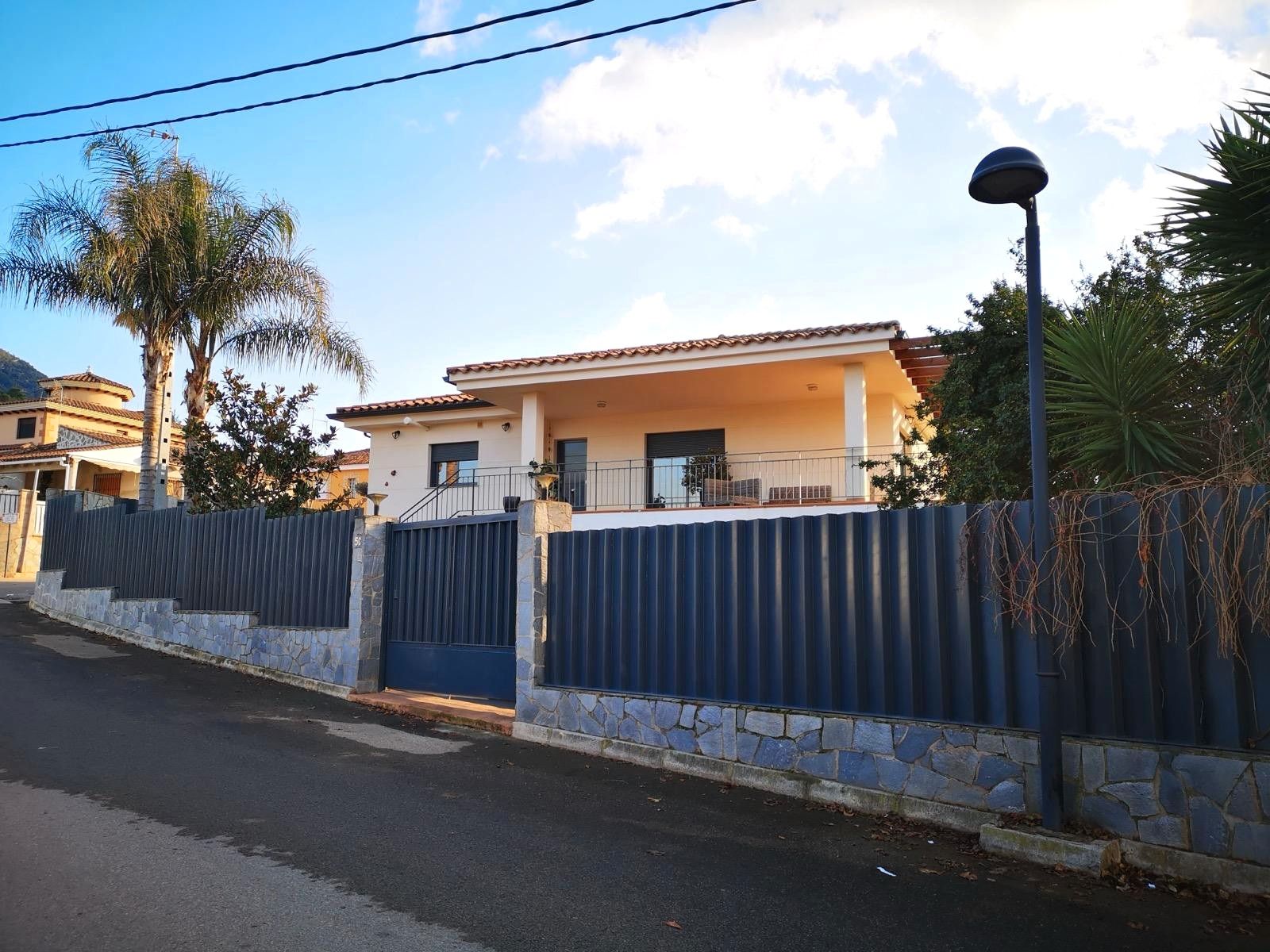 Vista exterior de Casa o xalet en venda en Tales amb Jardí privat i Terrassa