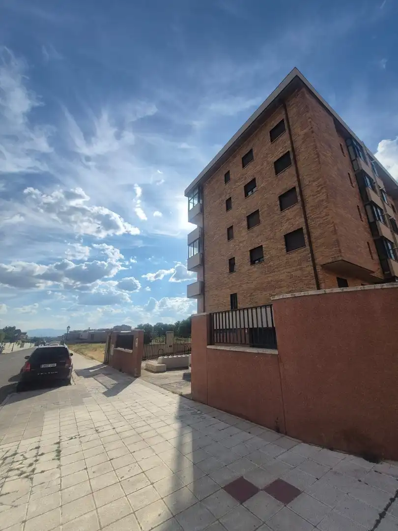 Vista exterior de Àtic en venda en Ávila amb Calefacció, Terrassa i Traster
