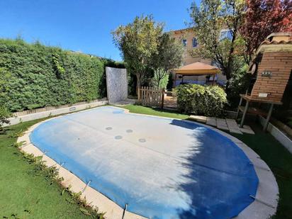 Piscina de Casa adosada en venda en Escalona amb Piscina i Balcó