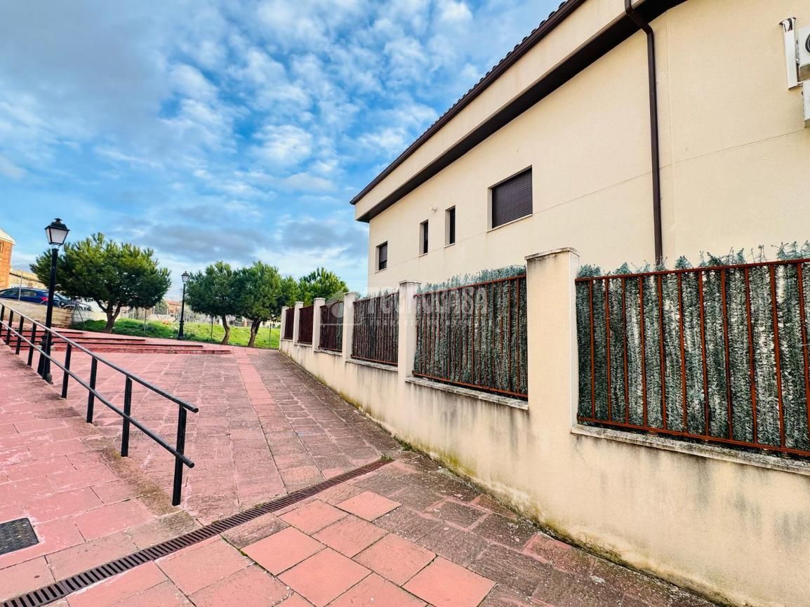 Exterior view of Duplex for sale in Cobisa  with Air Conditioner and Parquet flooring