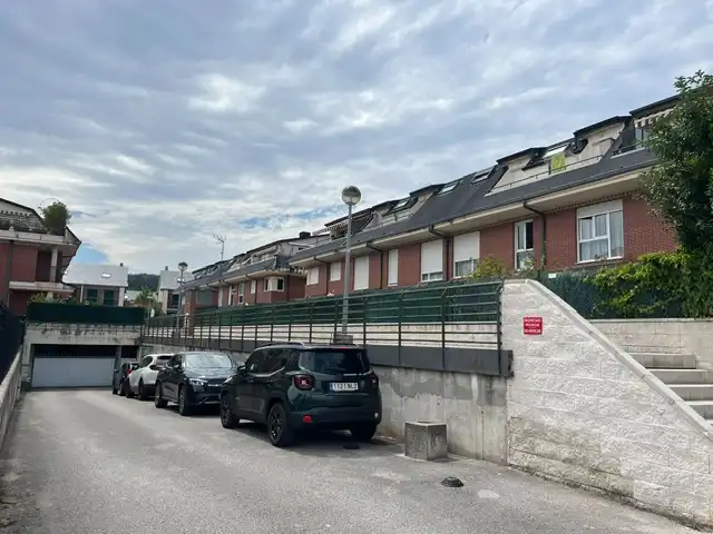 Vista exterior de Dúplex en venda en Piélagos amb Calefacció, Parquet i Terrassa
