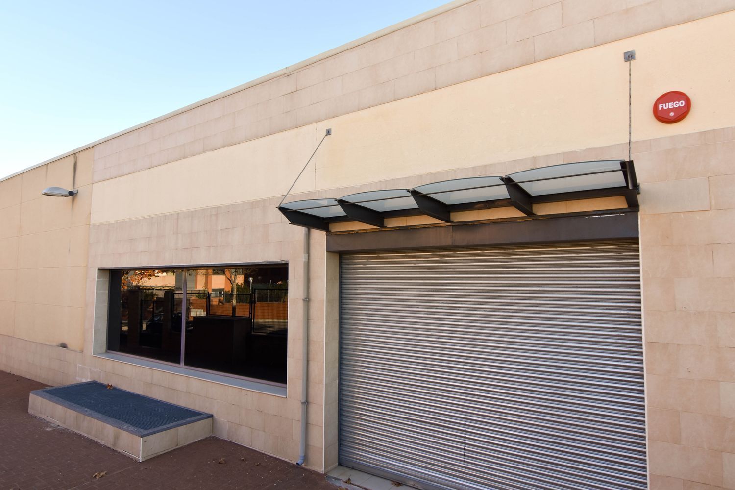 Vista exterior de Local en venda en Navalcarnero