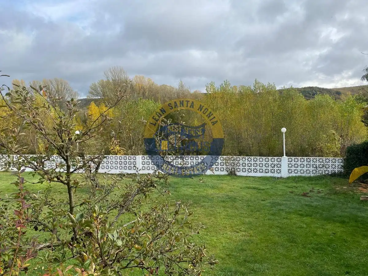 Casa o chalet en venta en Garrafe de Torío con Calefacción, Jardín privado y Parquet