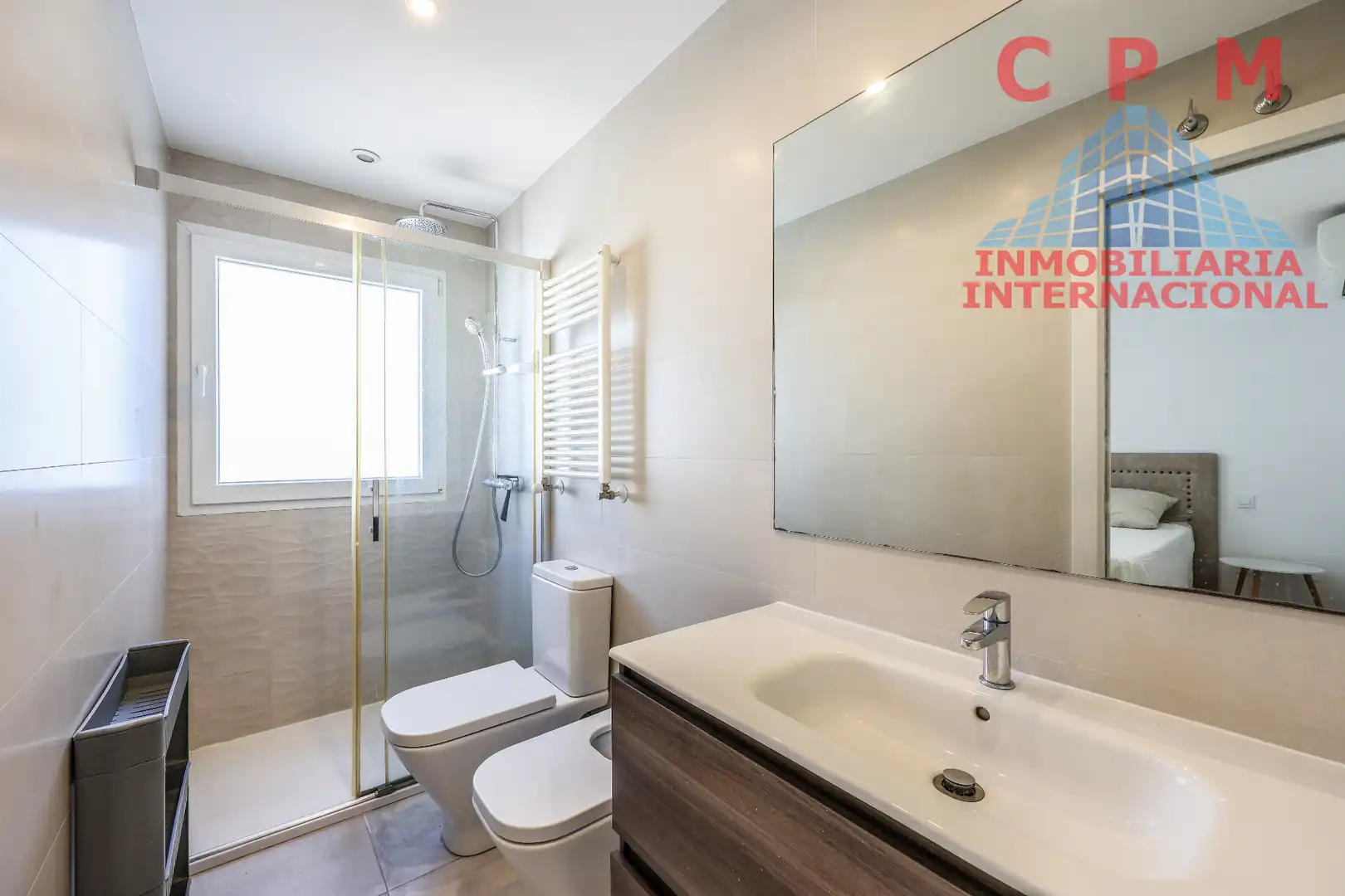 Bathroom of Flat for rent in Madrid  with Air Conditioner, Heating and Parquet flooring